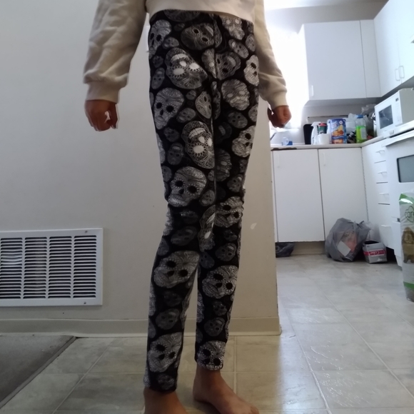 just cozy skull pants - Picture 2 of 2